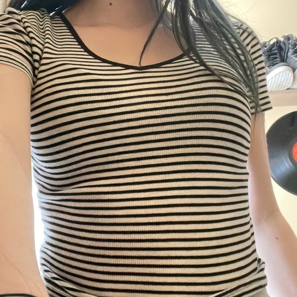 Cute stripped crop top - Picture 2 of 2